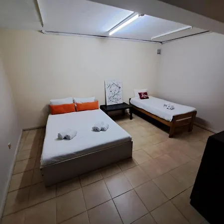 Spacious Economic Center Flat Lägenhet *