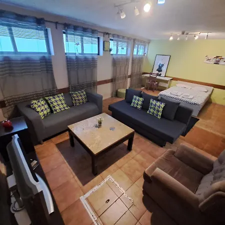 Spacious Economic Center Flat Lägenhet
