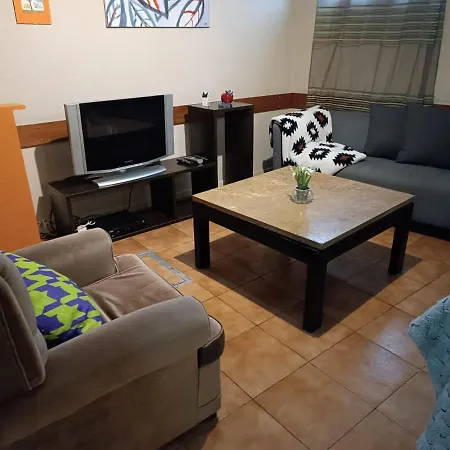 Spacious Economic Center Flat Lägenhet